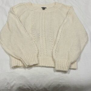 XS off white sweater in great condition!!